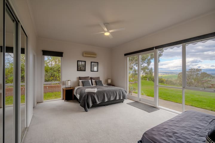 Hauptschlafzimmer mit Blick auf den Mount Buller