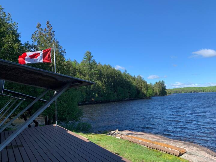 Waterfront Rustic and Cosy 3 bedroom Cabin Cabins for Rent in