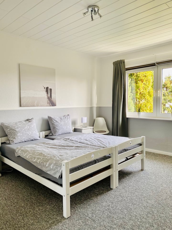 2nd bedroom with double bed: 180x200. The bed can also be spread out.