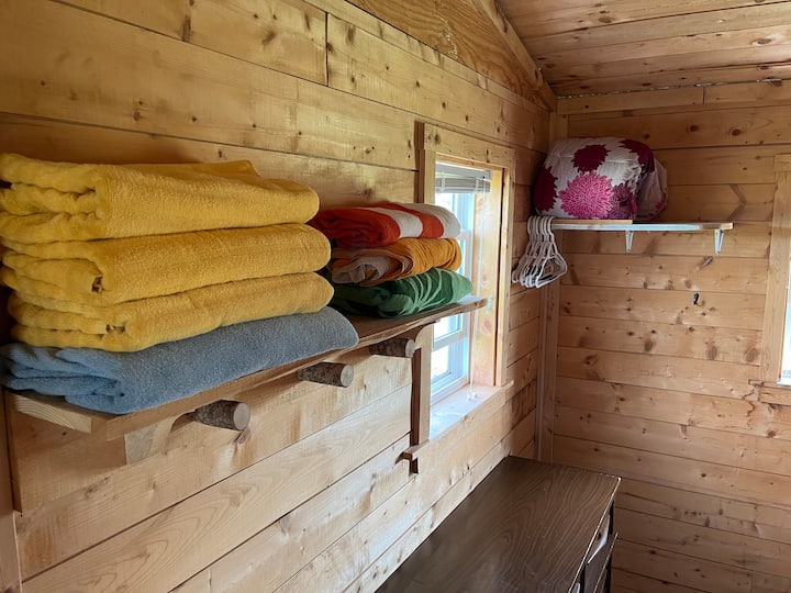chambre 1, serviettes, cintres, couverture supplémentaire,  (avec lit double)