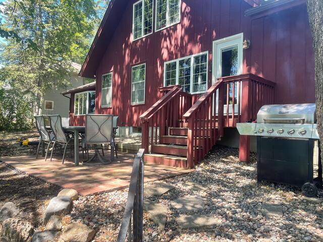 Cottage on Prior Lake with SPECTACULAR view gallery image 2