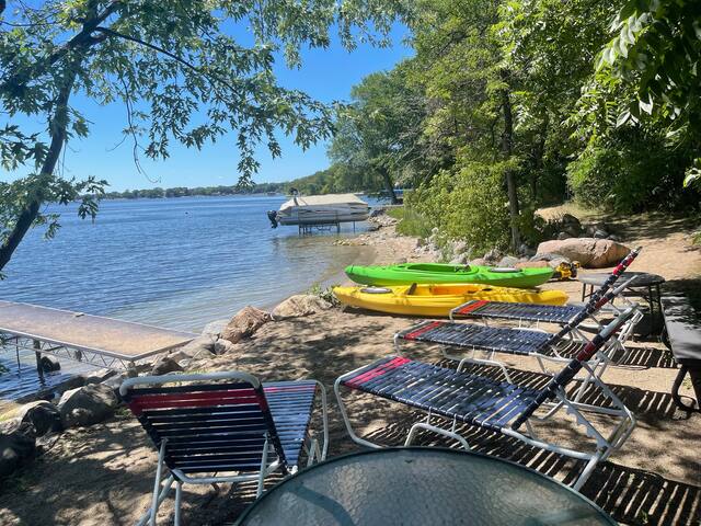 Cottage on Prior Lake with SPECTACULAR view gallery image 4