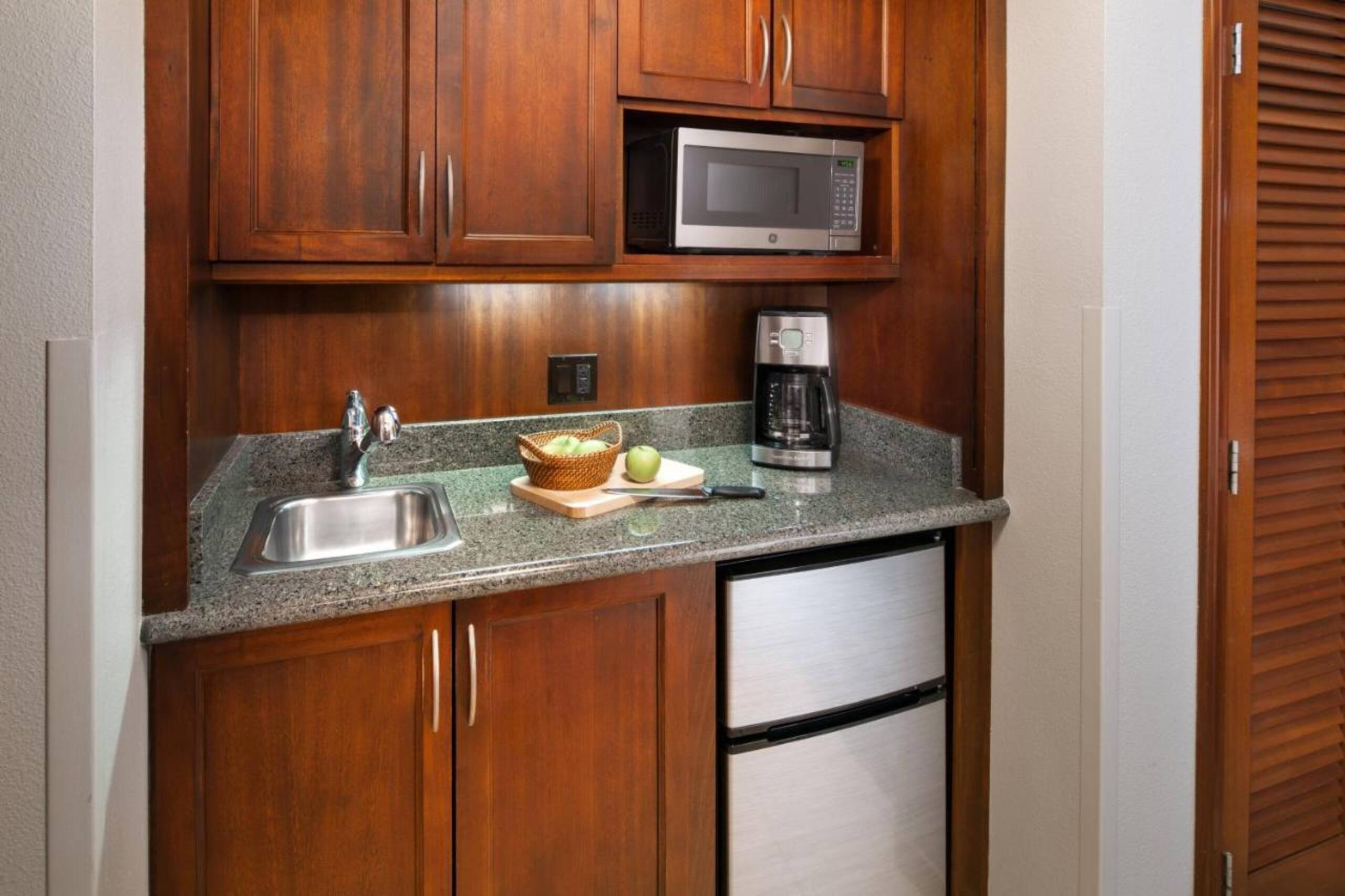 Condo in Lahaina · ★5.0 · Studio · 2 beds · 1 bath - Image 25