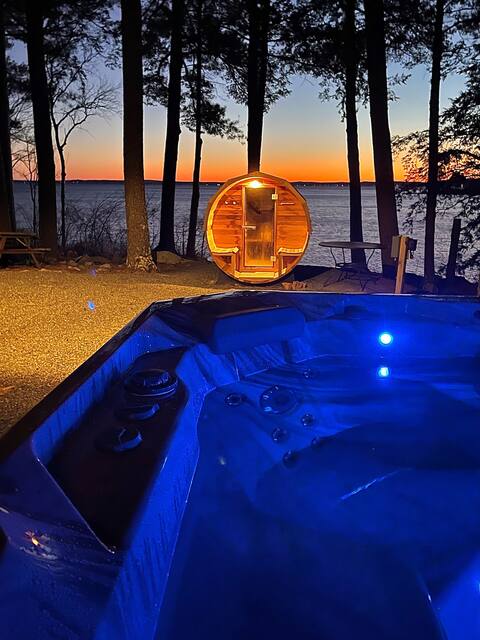 Point Sebago Resort - Island Lodge