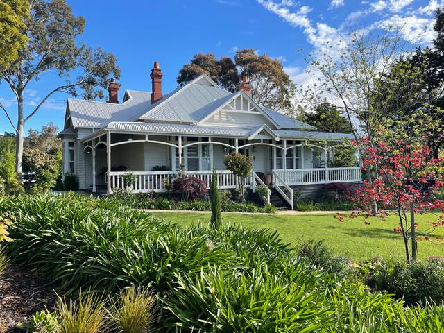 Healesville Country Villa with modern renovation