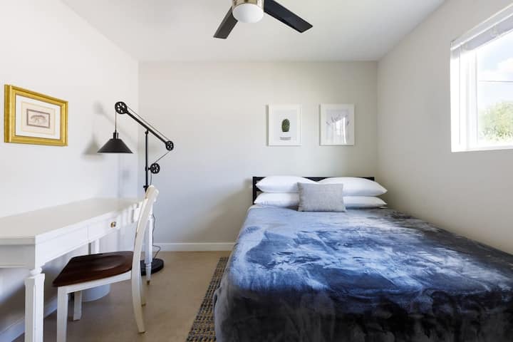 ห้องนอนที่ 2 พร้อมพื้นที่ทำงาน