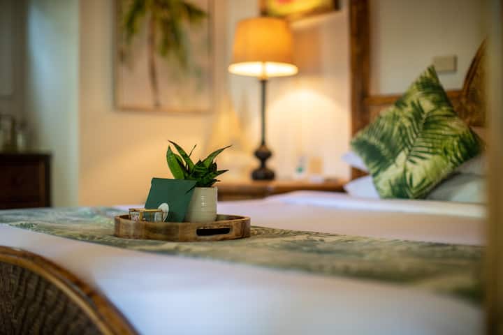 Steps Off Duval - Roma - Beautiful King Room With Private Porch, Included In The Price: Breakfast, Happy Hour, Bicycles. - Key West, FL
