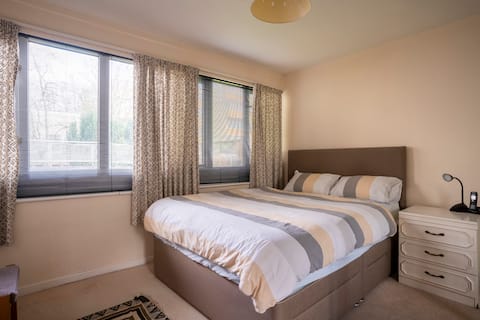 Spacious Room two mins from station