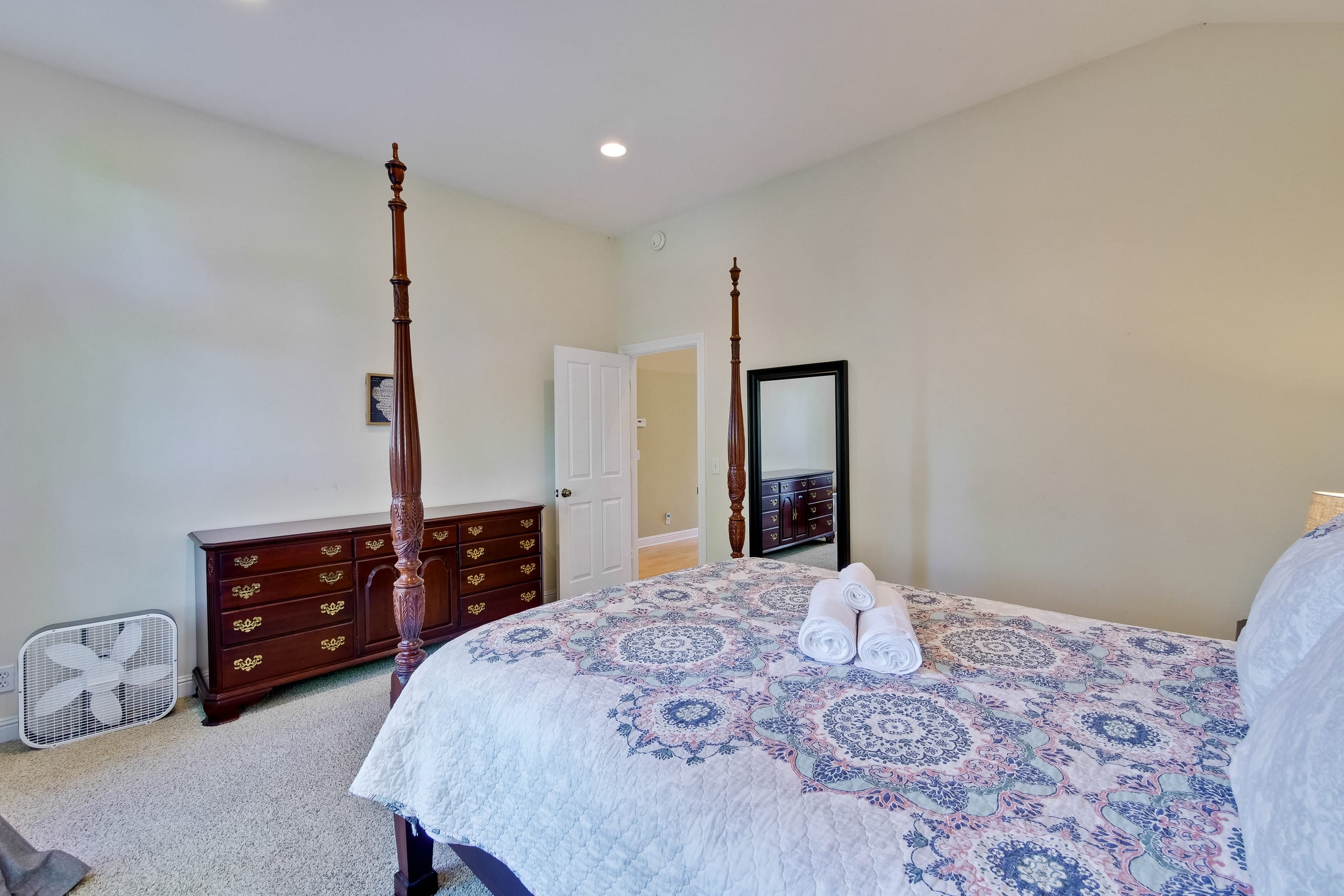 Pool Table Guesthouse Near Wineries & Gardens - Photo 21