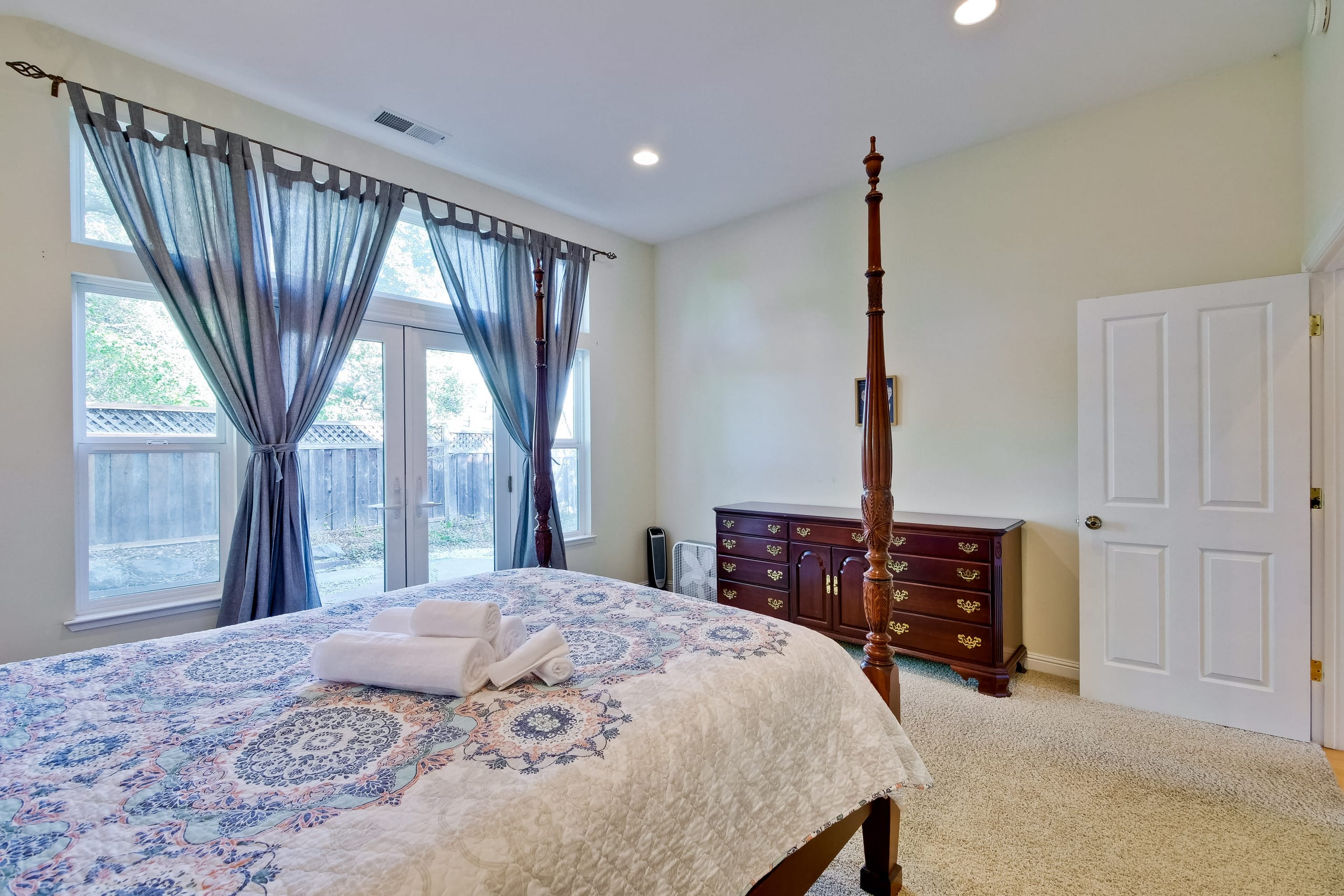 Pool Table Guesthouse Near Wineries & Gardens - Photo 31