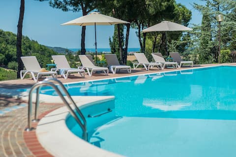 Villa Luisa- Sea view, pool, beach 5 km