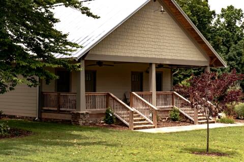 Charming Bungalow North + Fishing & Hiking