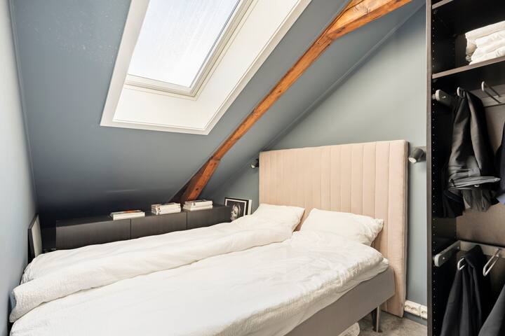 Unique and spacious loft penthouse gallery image 5