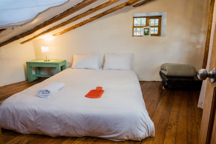 Chumba cha kulala cha ghorofa kilicho na sehemu ya ghorofa ya kujitegemea. 