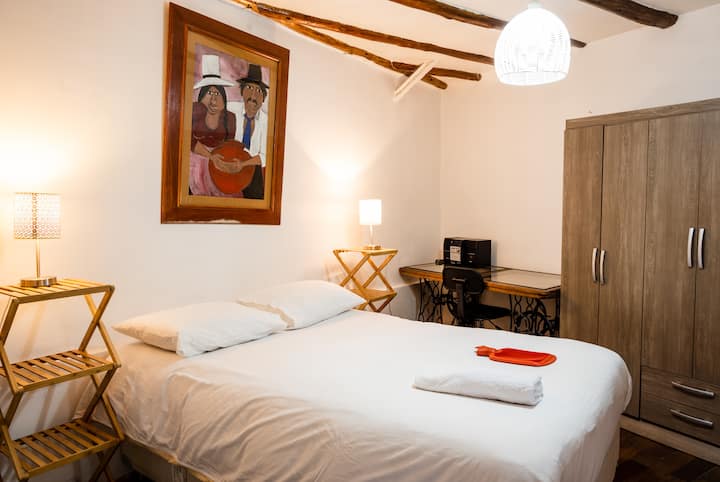 Chumba cha kulala cha kiwango cha juu kilicho na sebule ya kibinafsi 