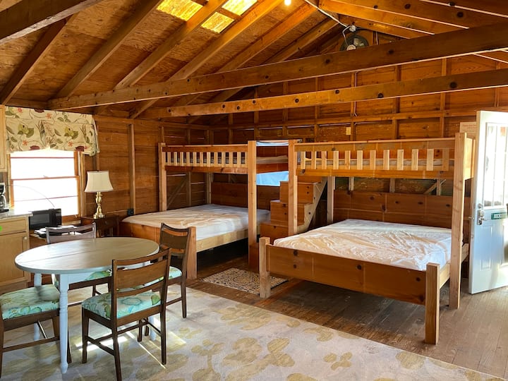 Two queen beds and two twin bunks