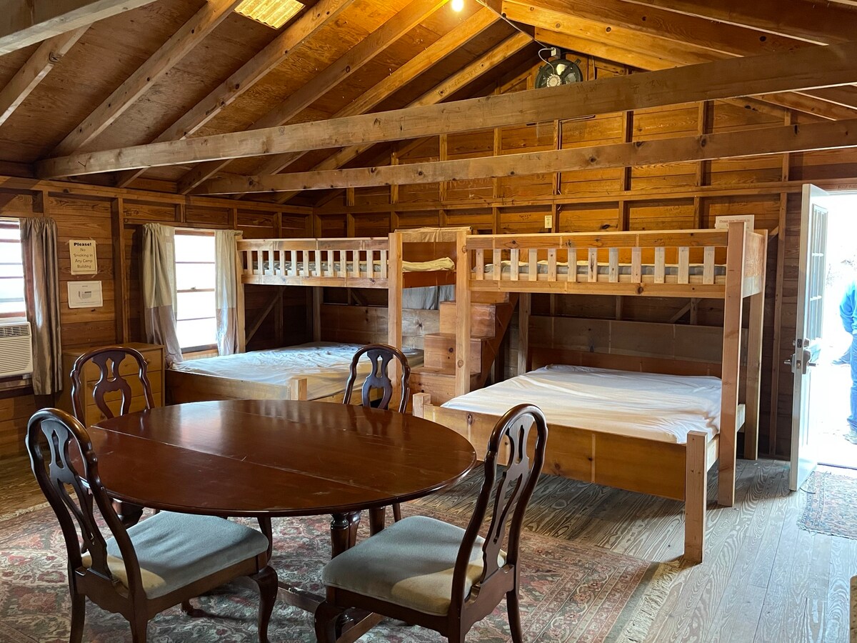 two queen beds and two twin lofts