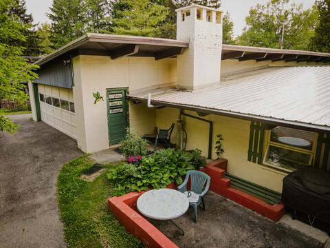 Corry Street Retreat