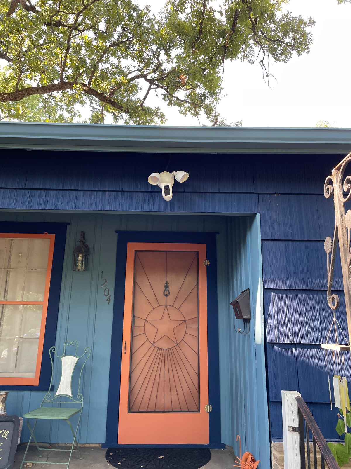 Cool mid-century home, 10 minutes from downtown
