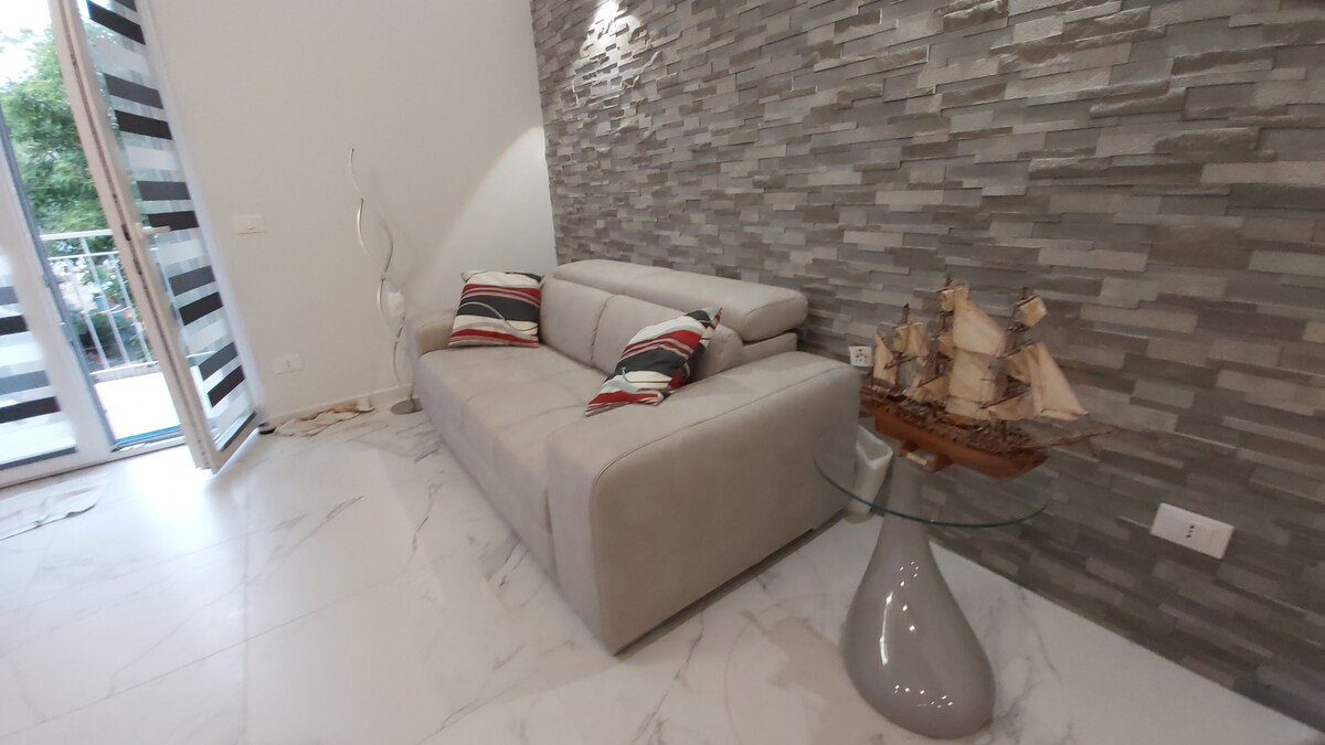 Top performing Airbnb: VERY ELEGANT APARTMENT ON THE SEA 6 people in Portoferraio