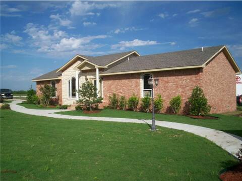 (The American Dream) Traditional 3 Bed 3 Bath Home