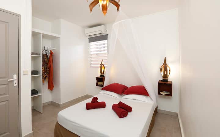 Брачен кревет (широк 180 - 200 см), клима уред