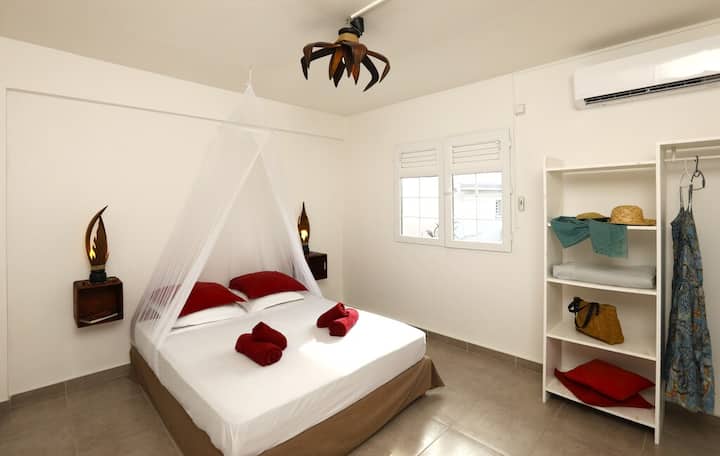 Спална соба 1, пространа, брачен кревет (широк 150-179 см), клима уред