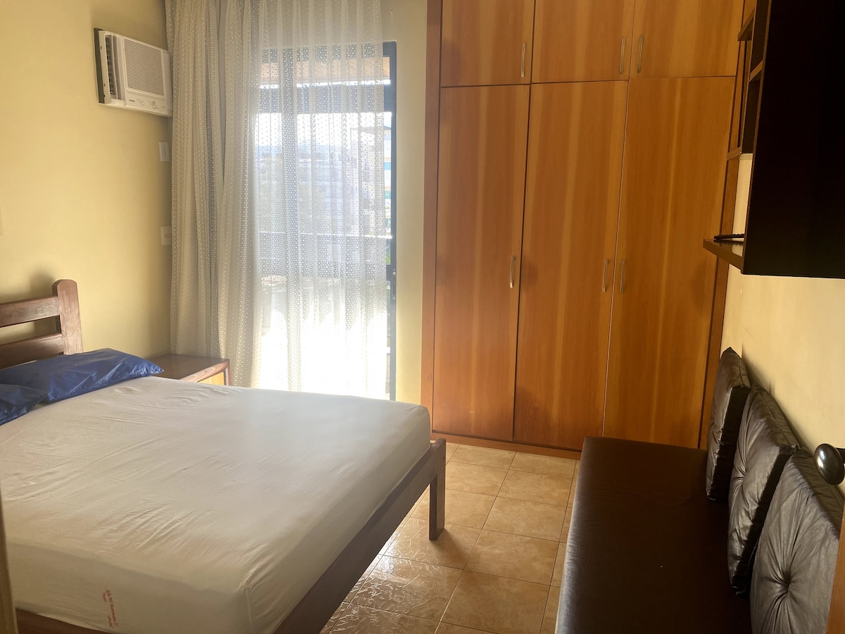 ข้อที่ 1: ห้องสวีท - เตียงและหมอนพร้อมผ้ารองกันเปื้อน + เตียงโซฟา   

