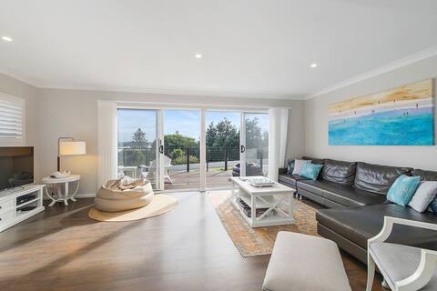 Casa Sorella - beachfront home with pool