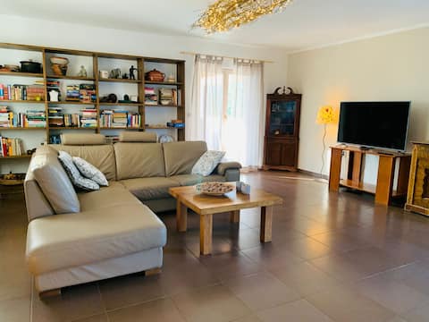 Popular Airbnb listing: Grant's in Marceljani