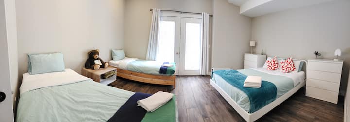 Lower 2nd bedroom with queen bed & 2 single beds