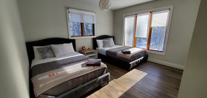 Main floor bedroom with 2 double beds 