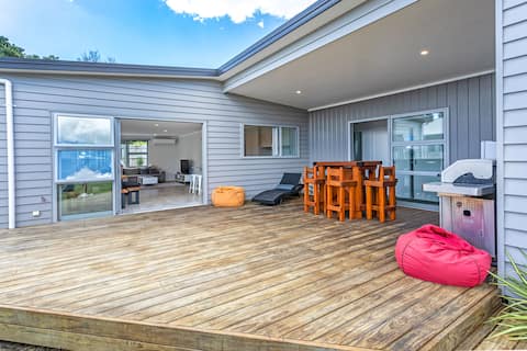 Whiritoa Beach Getaway - Room for all!!