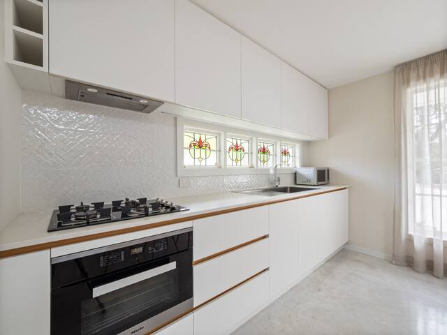 WOODfire DOG friendly NEW beach 100m away Hamptons gallery image 5