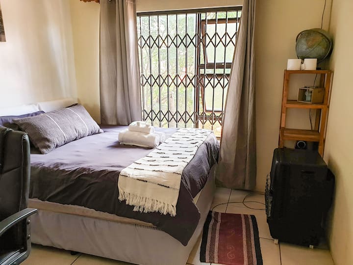 Sunny room for short to longterm stays Houses for Rent in