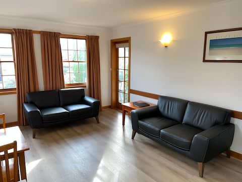 Popular Airbnb listing: API Leisure & Lifestyle Battery Point in Battery Point