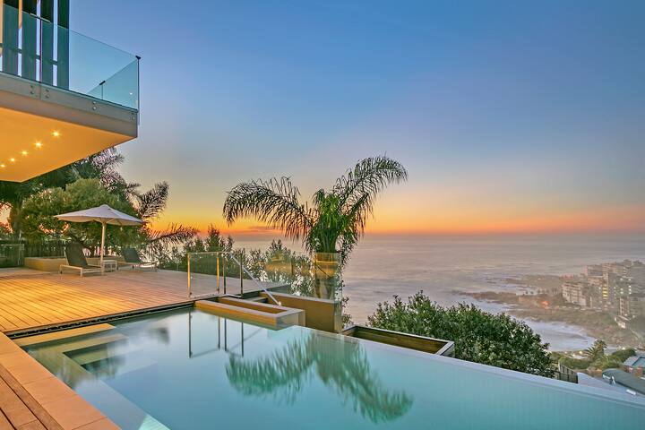 1-7-4 on Kloof, Bantry Bay (heated pool)