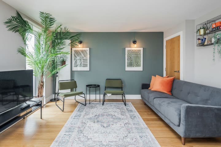 The Hankey Place | Creed Stay