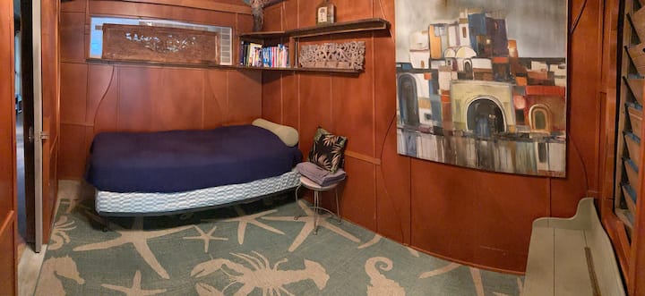 חדר שינה נוסף עם מיטת יחיד