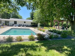 Platypus+Hills%2C+Lake%2C+Heated+Pool%2C+Hot+tub%2CFirepit