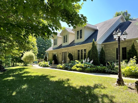 Popular Airbnb listing: Aunty Fancy’s Charming Suite in Eugenia in Grey