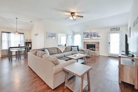 ★ Modern Sports Theme Getaway near AT&T & BLD★