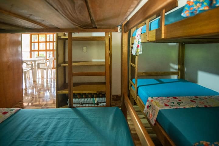 חדר מס' 2, 2 חדרי שינה של 1.20 מ"ר, מתאים ל-8