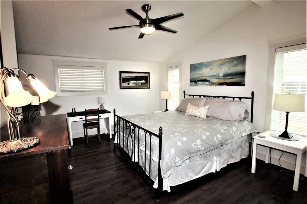 主卧配备加大双人床