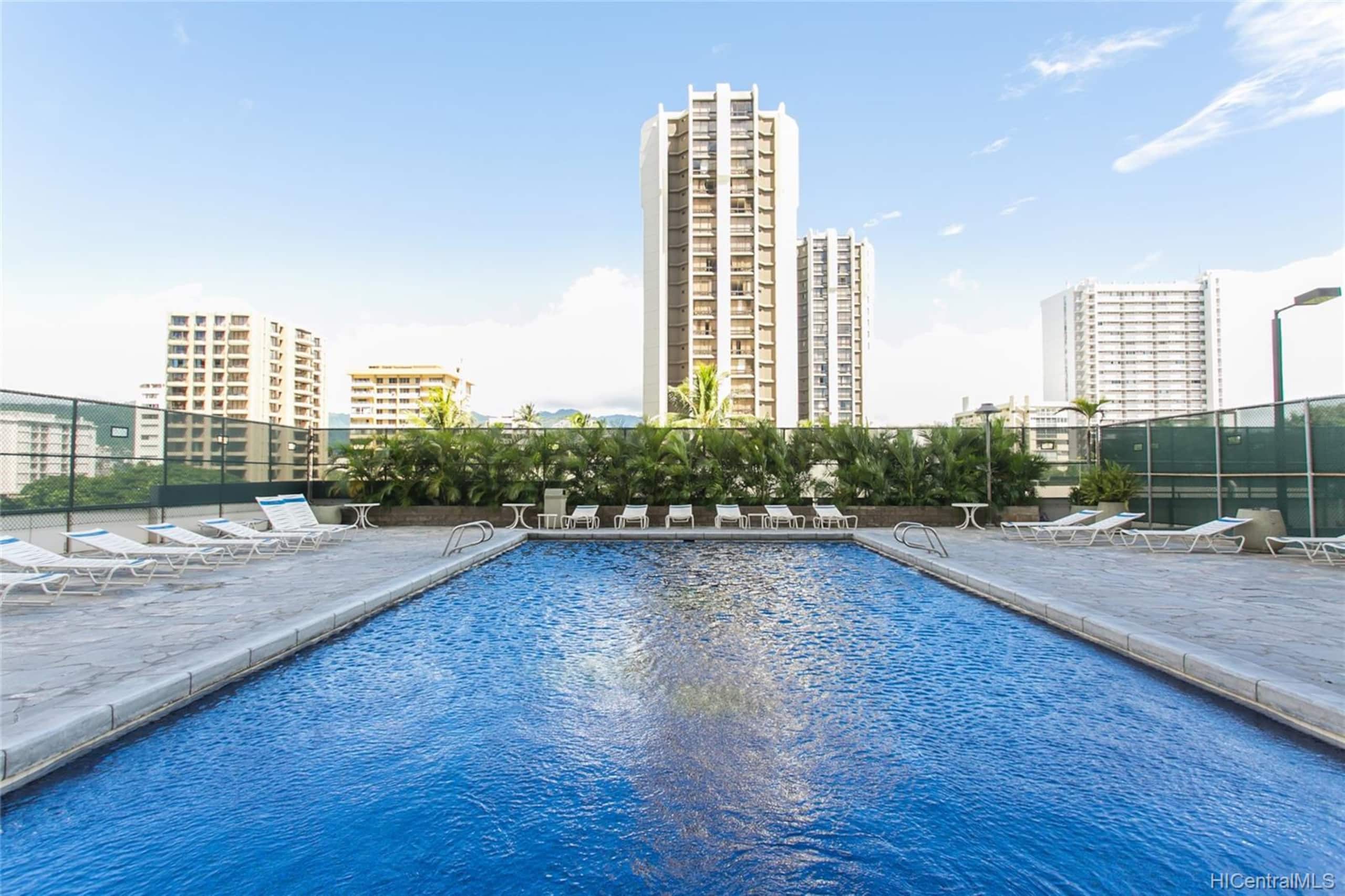 Condo in Honolulu · ★4.88 · 1 bedroom · 2 beds · 1 private bath - Image 8