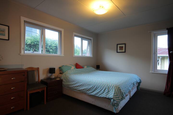 غرفة النوم 2