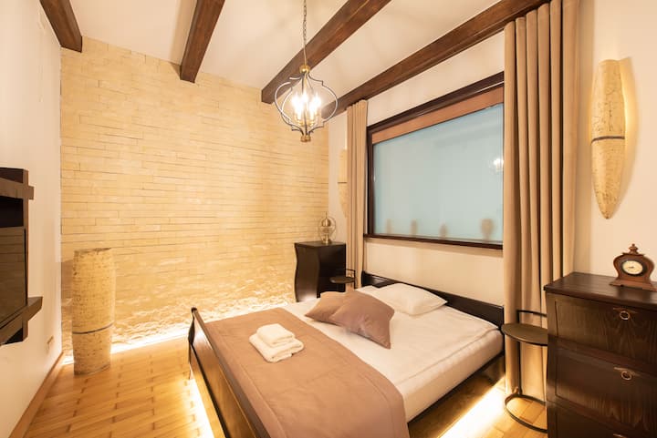 1st bedroom with double bed. / 1st bedroom with double bed.