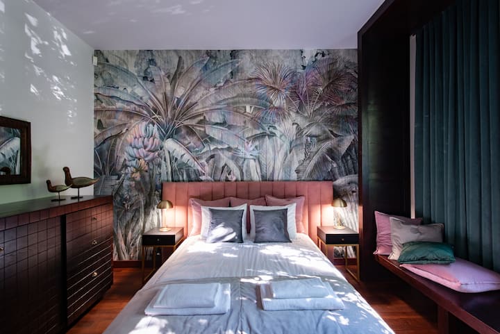 ห้องนอนใหญ่พร้อมสมาร์ททีวี