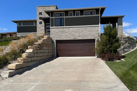 Manhappiness home on CHGC