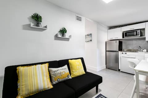 Successful Airbnb property: Swinging London Studio, 3 people in Parkdale South